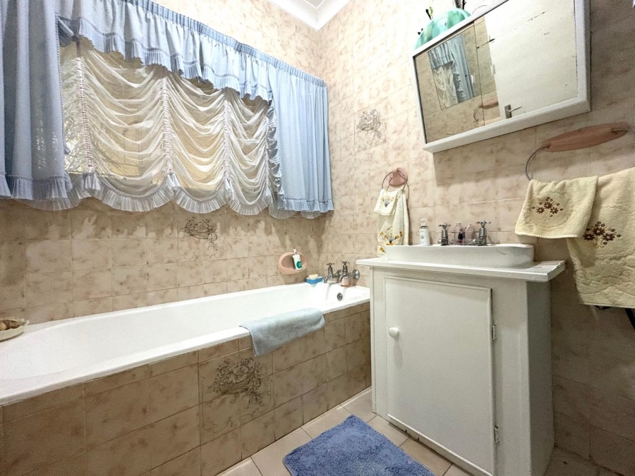 4 Bedroom Property for Sale in Naudeville Free State